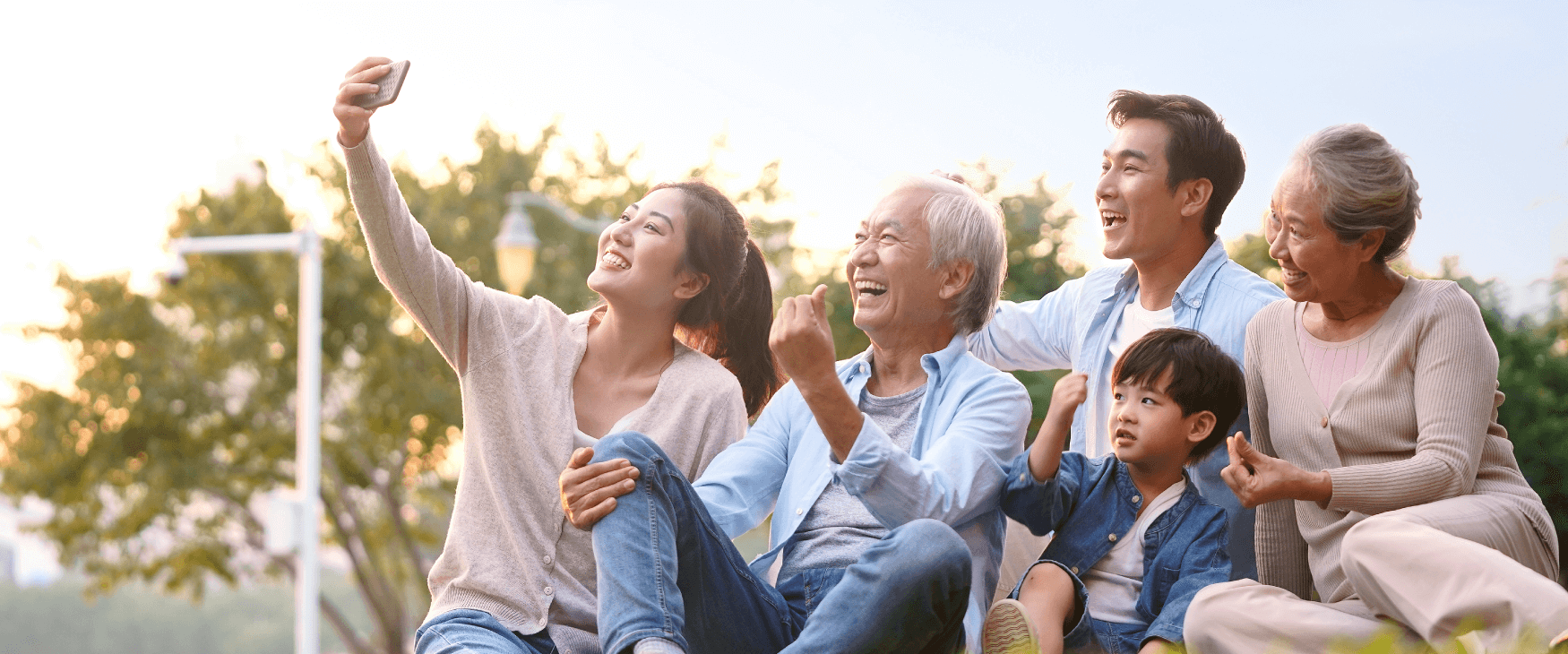 prima-silver-mobile-svg Maxicare prima silver healthcare plan banner featuring a happy family